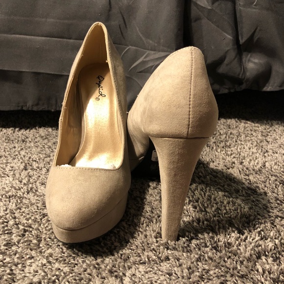 Qupid Nude Platform Heels - Picture 1 of 3